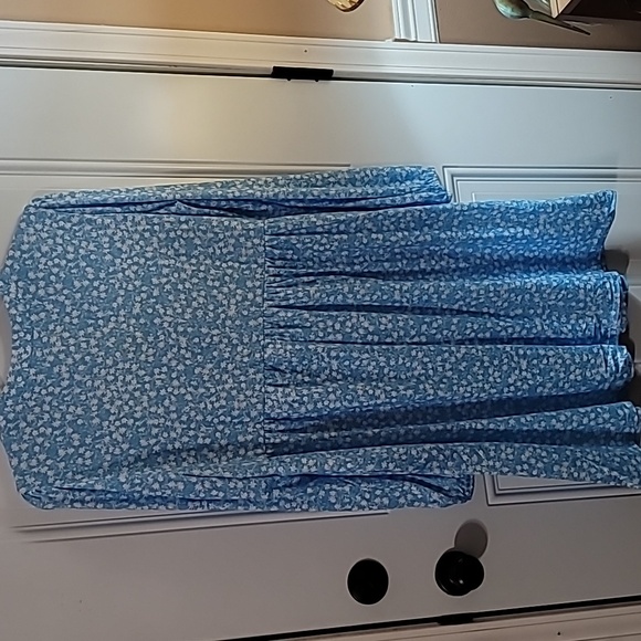 Chic Blue Floral Midi Dress - Picture 7 of 9